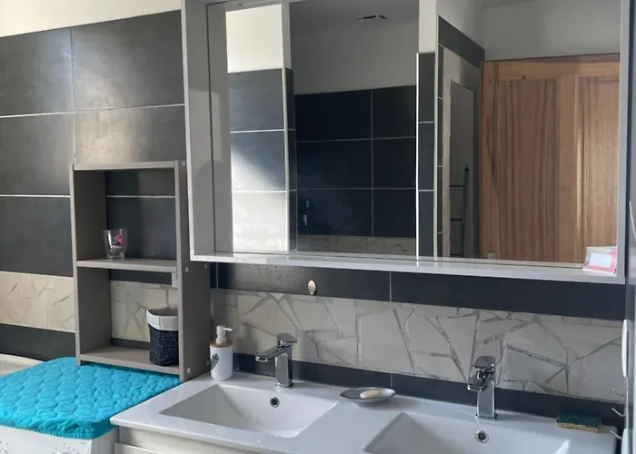 Apartamento St Cyprien Beau T3 Entre Et Village